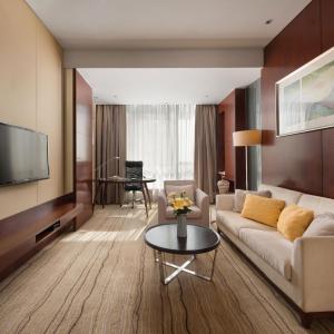 One-Bedroom King Suite - Lounge Access