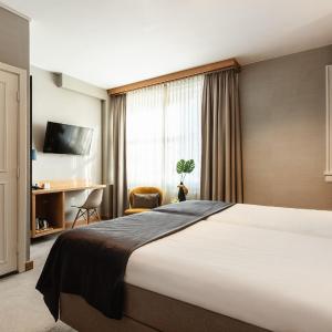 Small Queen Room