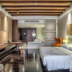 King Room with Courtyard and Garden View