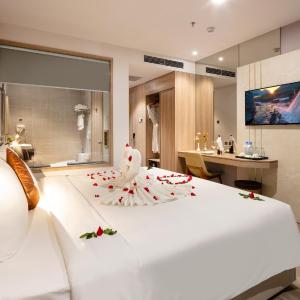 Nalicas Suite with Balcony & Partial Sea View
