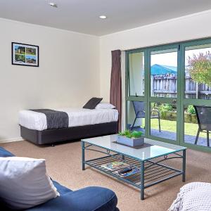 Two-Bedroom Apartment with Spa Bath