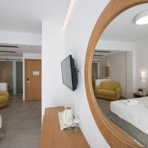 Classic Triple Room with Sea View