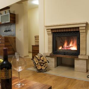 Three-Bedroom Maisonette with Fireplace