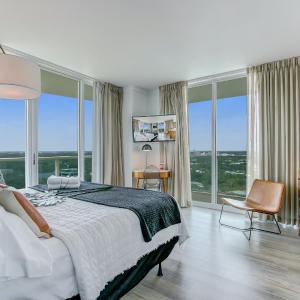 Beautiful Ocean & City View 1 bedrm Suite in the Grove
