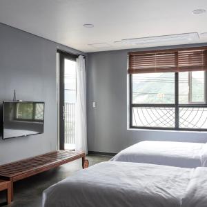 Deluxe Double or Twin Room with Lake View