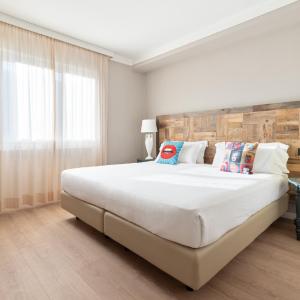 Family Room (2 Adults + 1 Child)