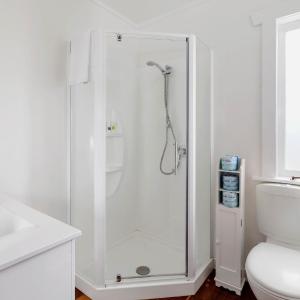 Standard Queen Room with Shared Bathroom