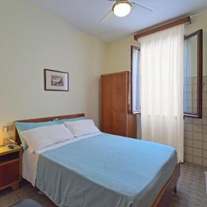 Single Room with Shared Bathroom