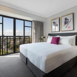 One-Bedroom Park Suite - No Housekeeping