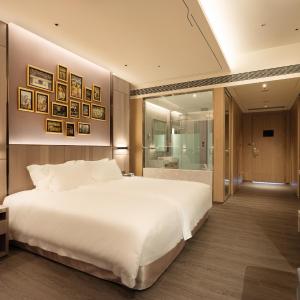 Brother Elephants-themed Double Room