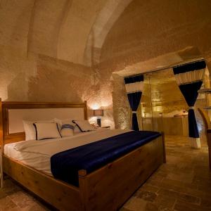 Exclusive Cave Suite 