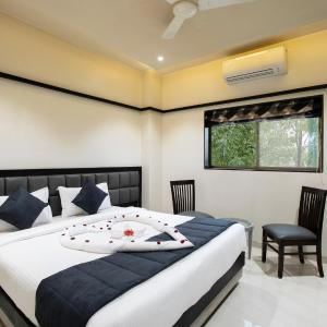 Grand King Room with Bathtub