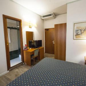 Double Room (1 Adult)