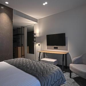 Standard Queen Room with Free Wellness