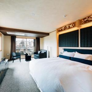 Corner Premium Double Room with River View