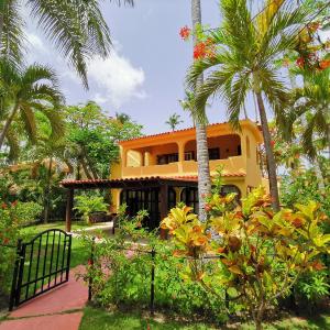 Villa with Garden View
