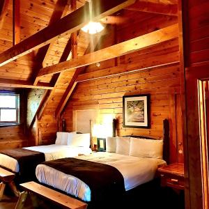 Double Queen Lodge Room 
