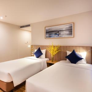 Double or Twin Room with Side Sea View