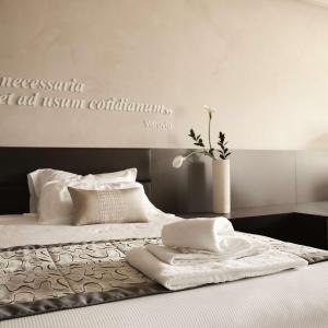 Majestic Double Room with Pool Acces