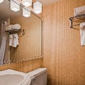 King Room with Roll-in Shower - Disability Access/Non-Smoking