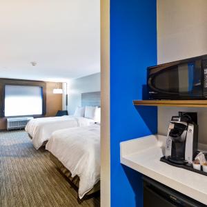 Standard Queen Room with Two Queen Beds - Communications Accessible