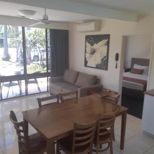 One Bedroom King Apartment