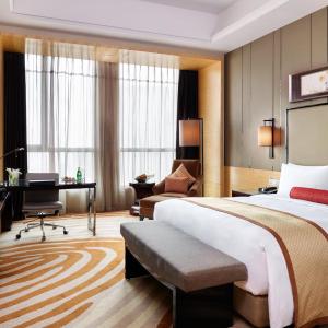 Classic King Room with Lounge Access and View
