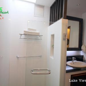 Superior Twin Room with Lake View