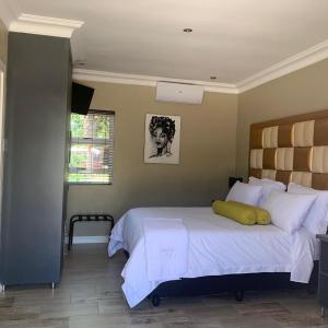 Deluxe Queen Suite