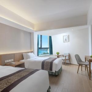  Elegant Sea View Twin Room