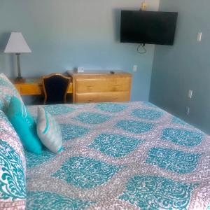 Partial Ocean View 1 King Bed