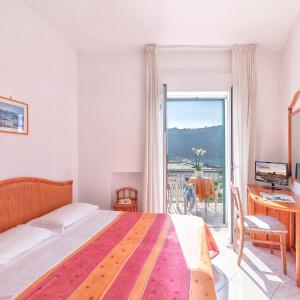 Double or Twin Room with Sea View