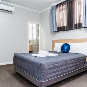 Queen Room with Private Bathroom