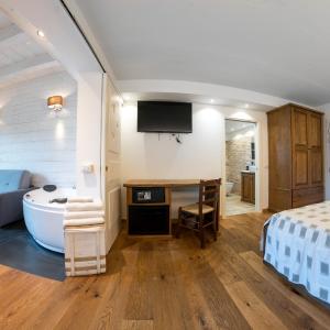 King Suite with Spa Bath