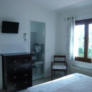Triple Room with 1 Double Bed and 1 Single Bed