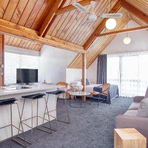 Superior One-Bedroom Apartment