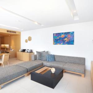 One-Bedroom Sea View Suite Private Pool