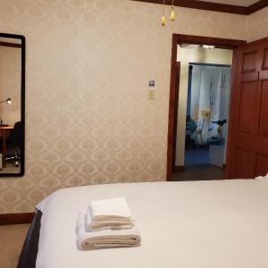 Queen Room with Shared Bathroom