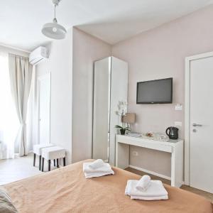 Three-Bedroom Apartment - Viale Giulio Cesare 128