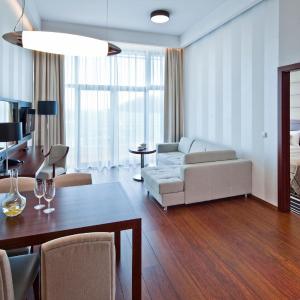 Apartment with Lake View