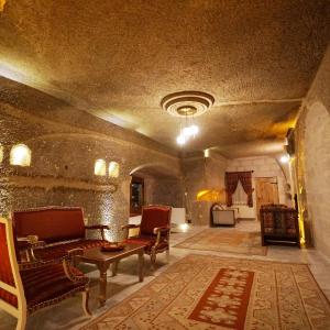 Deluxe Queen Suite