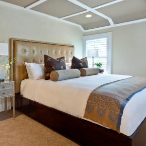 INN Suite Handicap Accessible-Located at the White Elephant Inn at 19 North Water Street