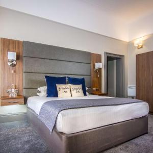 King Room with King Bed and Balcony - Non-Smoking