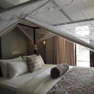 Superior Double Corner Pool & Sea View Ground