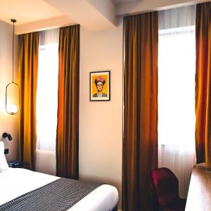 Single Queen Room