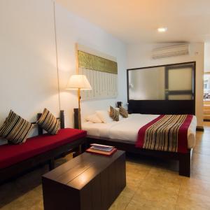 Junior Suite Mountain View with Bathtub - 10% off on Award Winning Cocktails & Selected Wines, Steam Room & Sauna Access