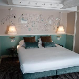 Deluxe Room with Panoramic City View with terrace