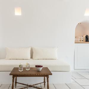 Swallows' Nest Suite with Plunge Pool and Caldera View