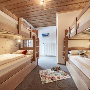 Two-Bedroom Apartment with Mountain View