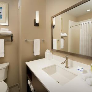 King Room - Hearing Accessible - Non-Smoking